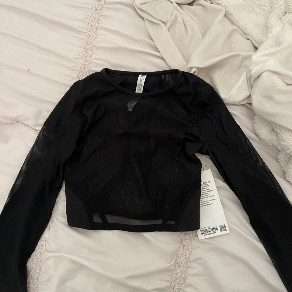 Black Lululemon workout top